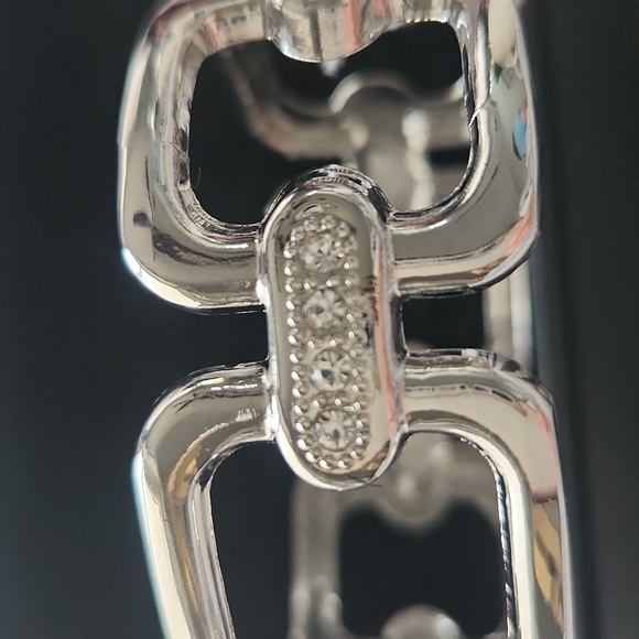 NWT Natasha Hinged Rhinestone Bangle Bracelet - Picture 2 of 5